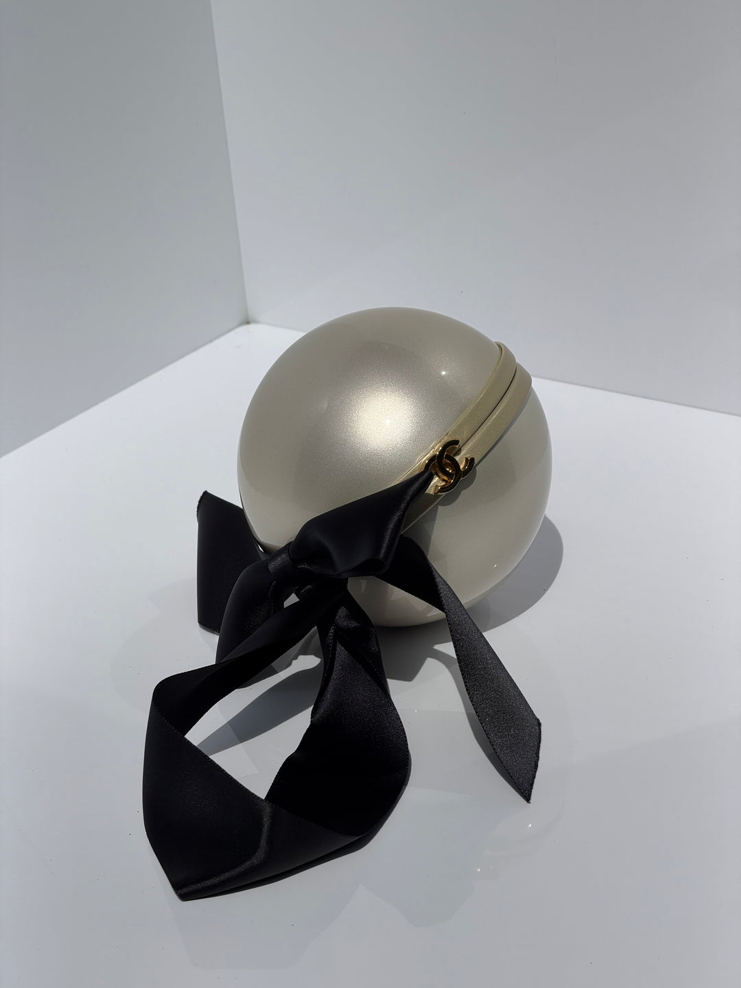 Chanel Runway Pearl Clutch Champagne Gold Lucite Black Ribbon Gold Hardware 2005