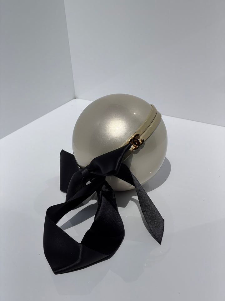 Chanel Runway Pearl Clutch Champagne Gold Lucite Black Ribbon Gold Hardware 2005