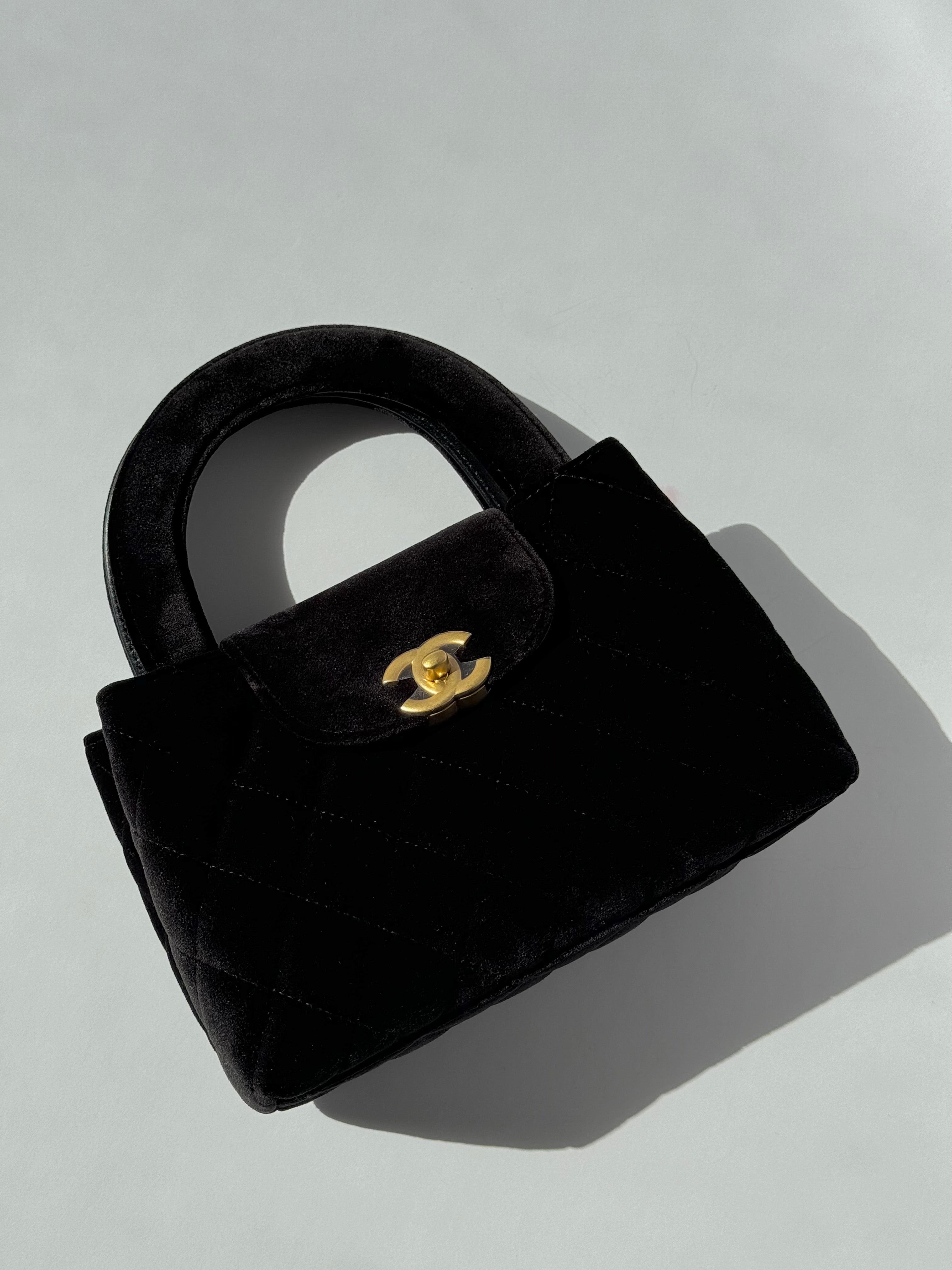 CHANEL ブラックベルベットミニバッグ ノベルティ Chanel 2024 Black Velvet Mini Kelly – Its A Luv Story