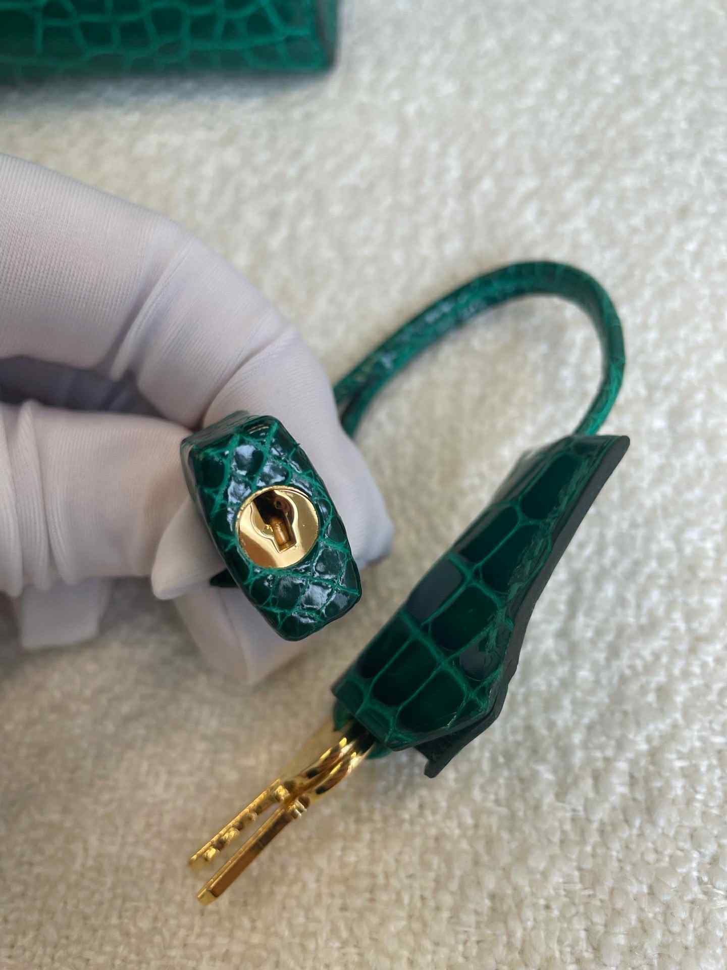 Hermes 2019 Emerald Green Shiny Alligator Kelly 25 Sellier