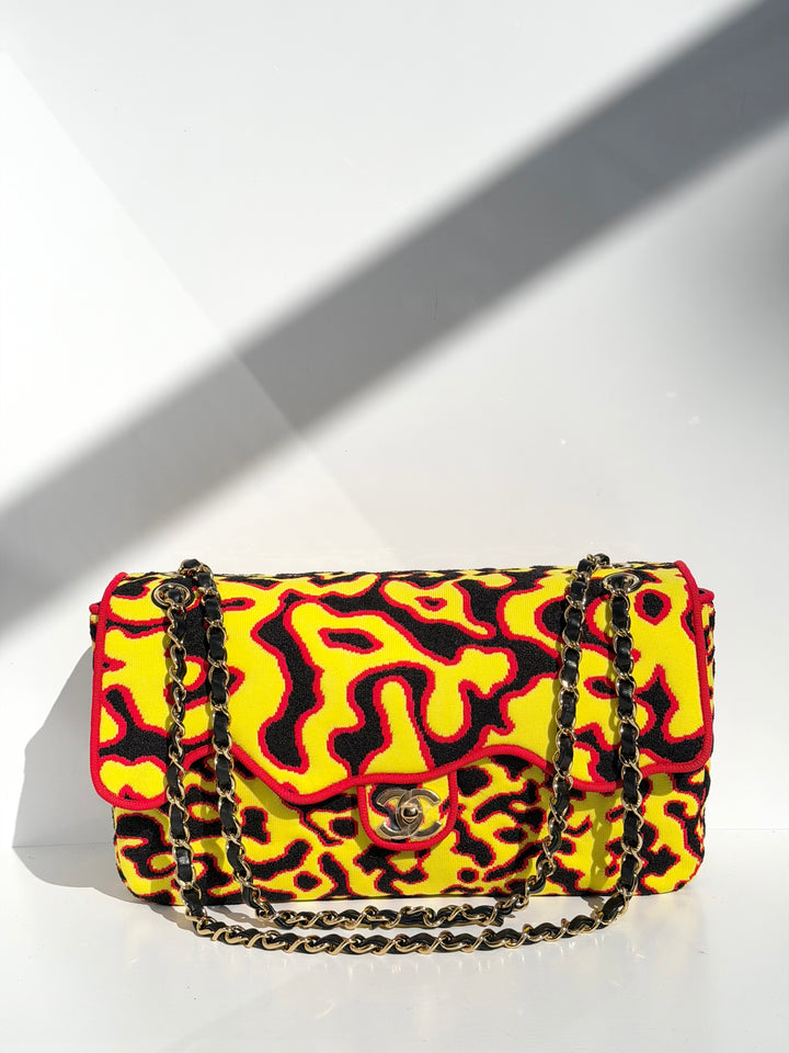 Chanel Maxi Runway Flap Bag in Yellow, Red & Black Mixed Fibers Gold Hardware Métiers d’Art 2026