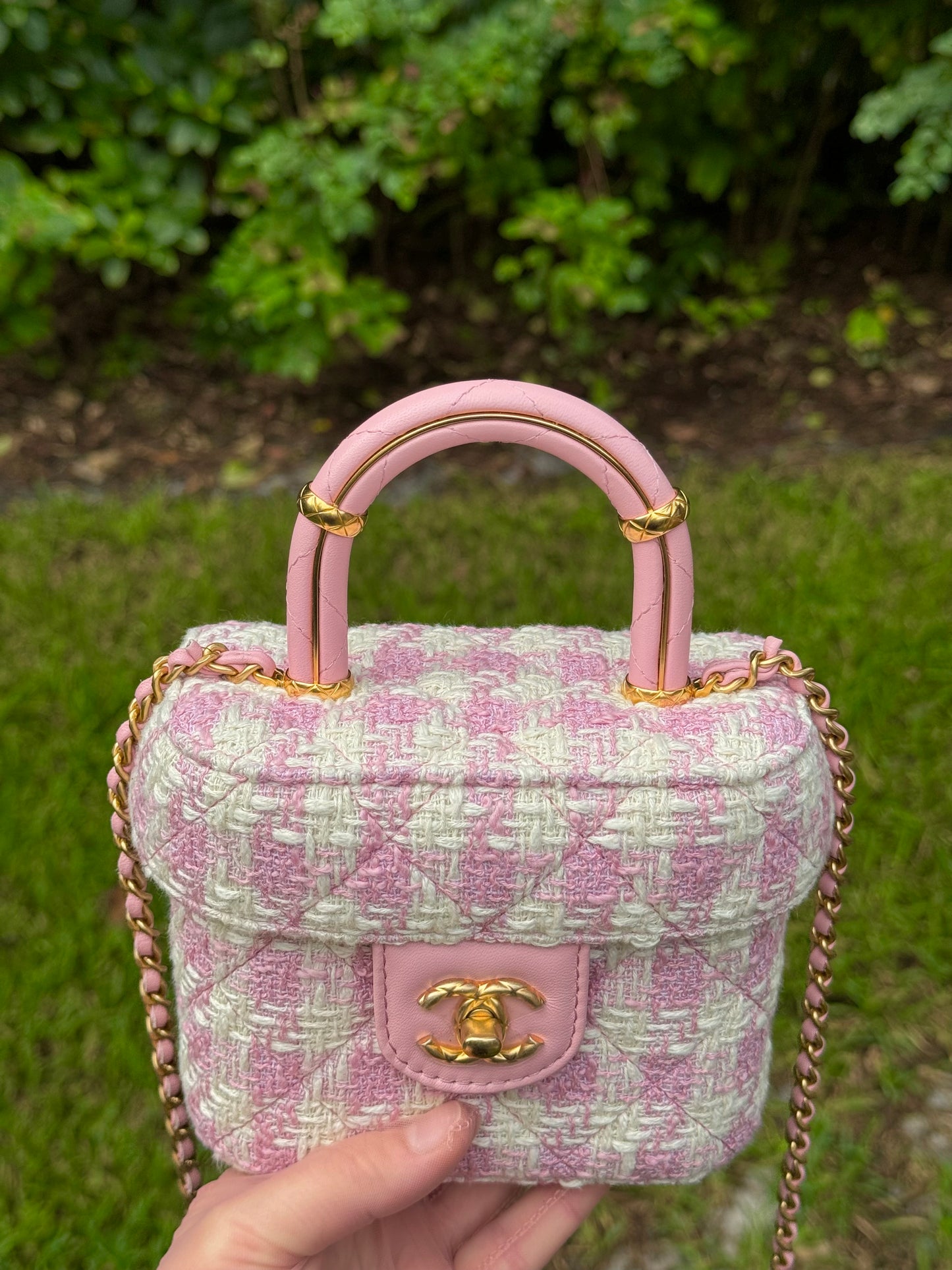 Chanel Pink Ecru Tweed Handle Crush Small Vanity Case