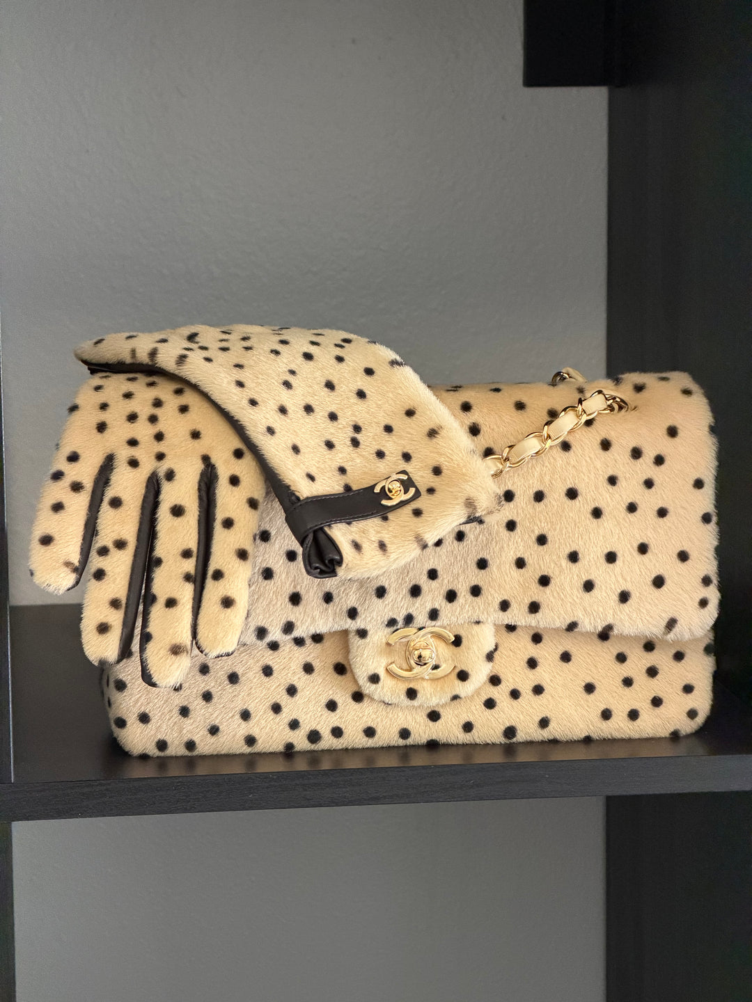 Chanel Beige & Black Spotted Lambskin Gloves with CC Turnlock Detail Gold Hardware Métiers d’Art 2026