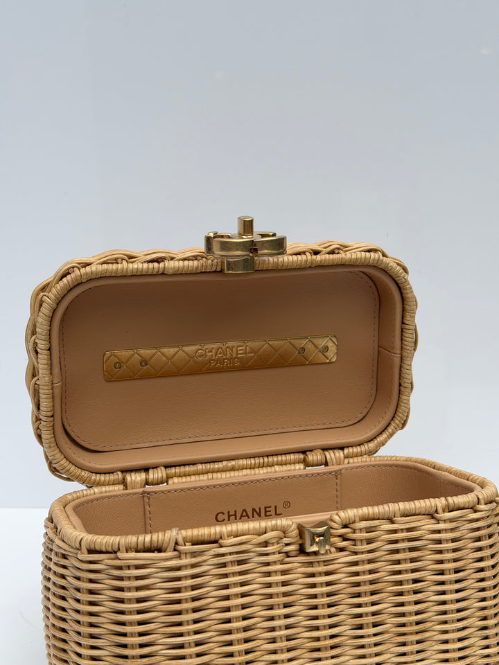 Chanel Cruise 2025/26 Braided Rattan Vanity Case