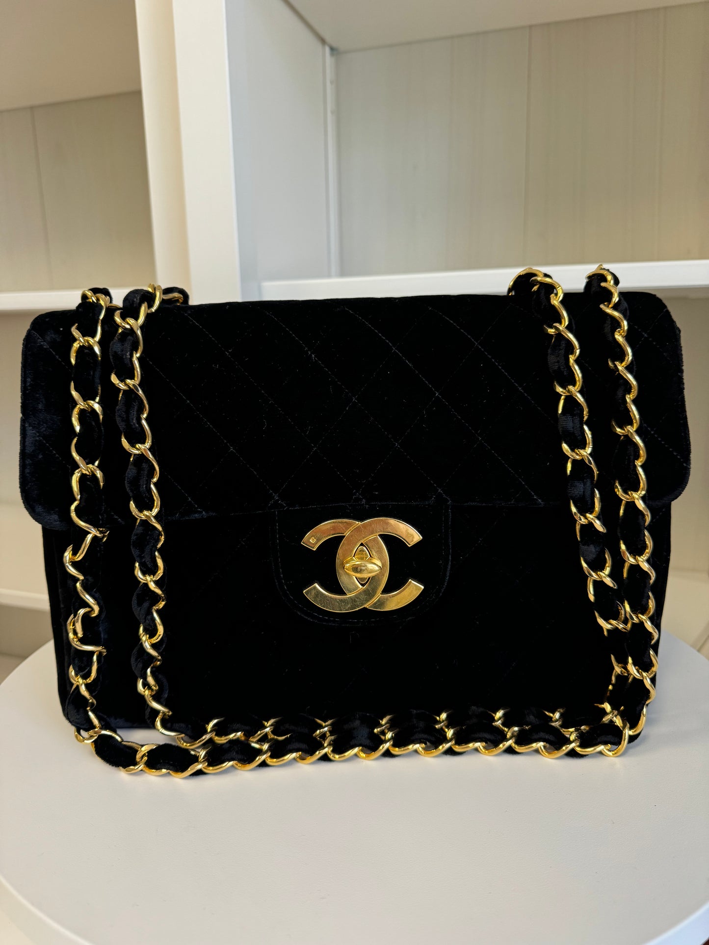 CHANEL 1995 VINTAGE BLACK VELVET JUMBO CLASSIC FLAP