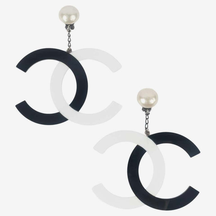 Chanel 1996 Jumbo Pearl Clip Earrings Black White