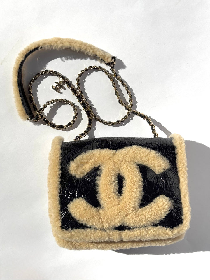 Chanel Black Shiny Crumpled Sheepskin and Shearling Mania Flap
