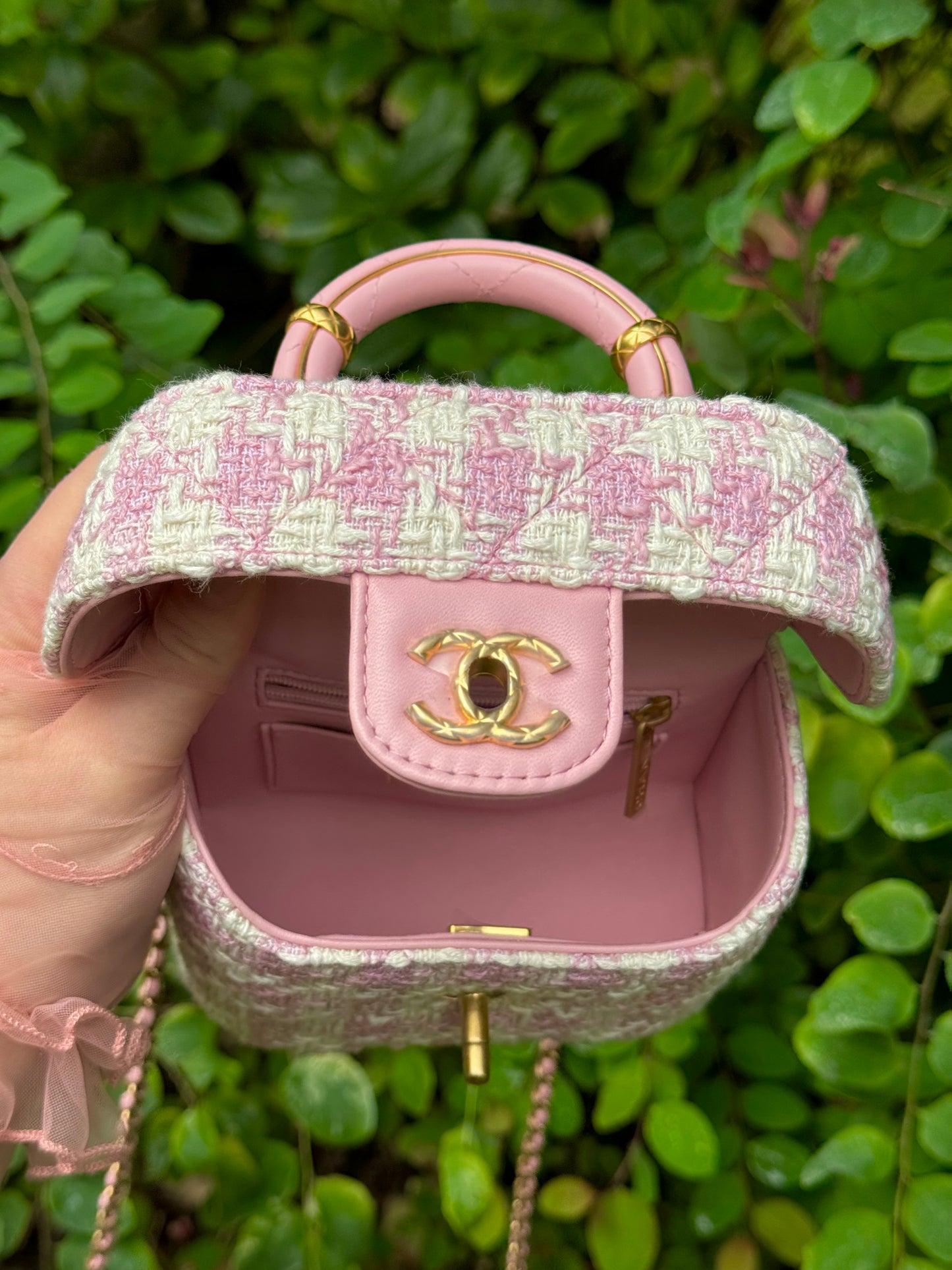 Chanel Pink Ecru Tweed Handle Crush Small Vanity Case