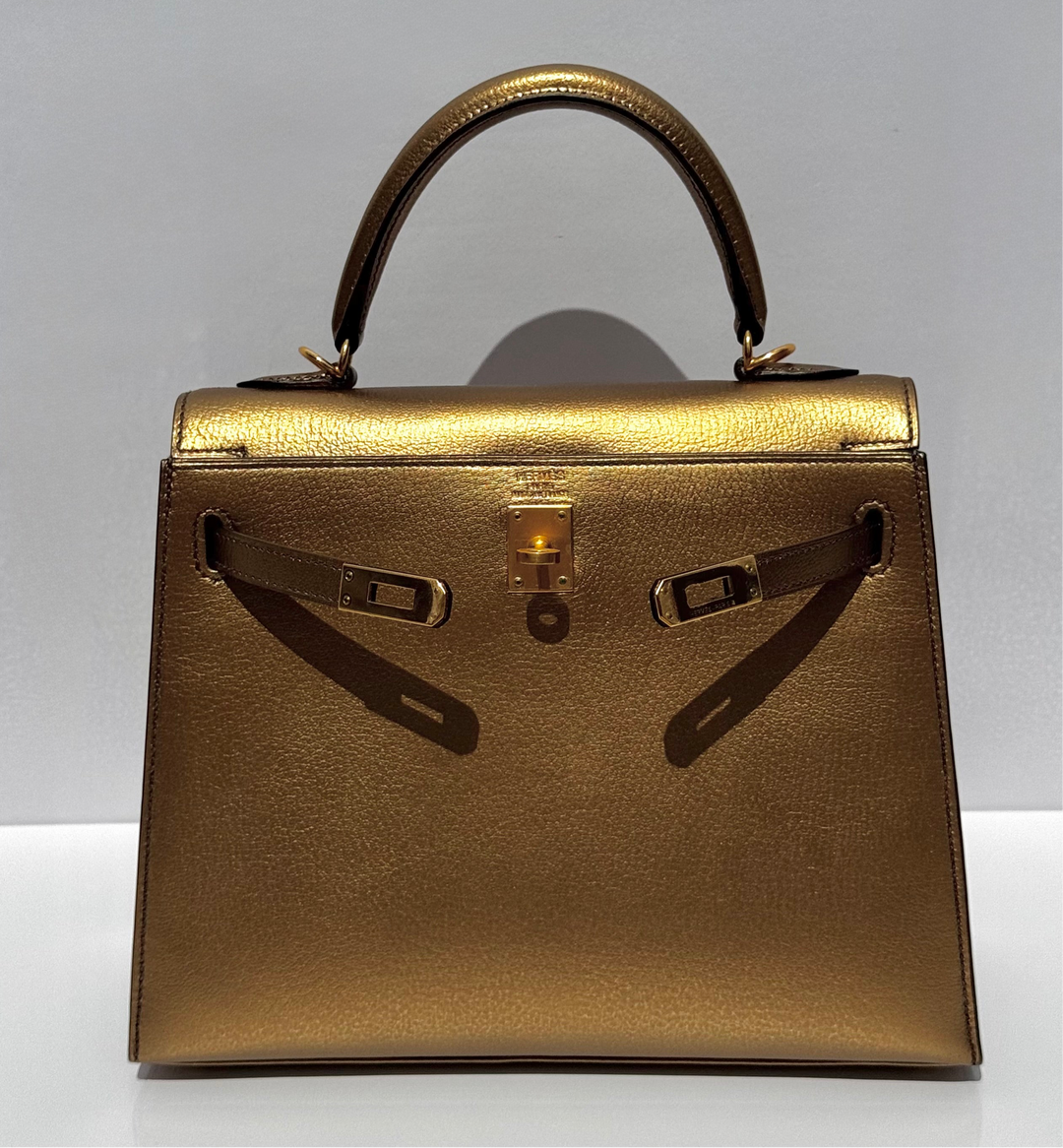Hermes Limited Edition Bronze Chèvre Metallic Kelly 25 Sellier