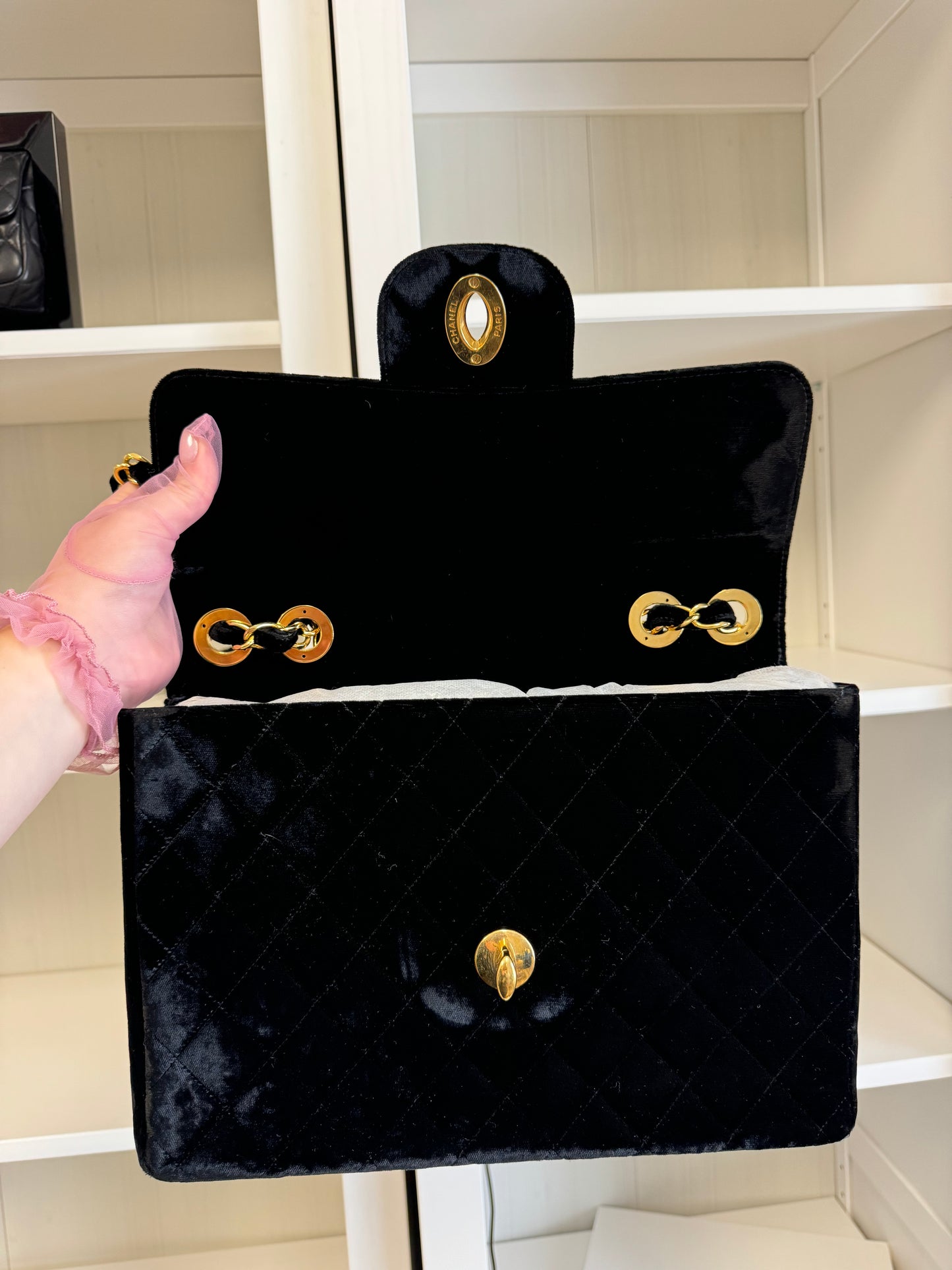 CHANEL 1995 VINTAGE BLACK VELVET JUMBO CLASSIC FLAP