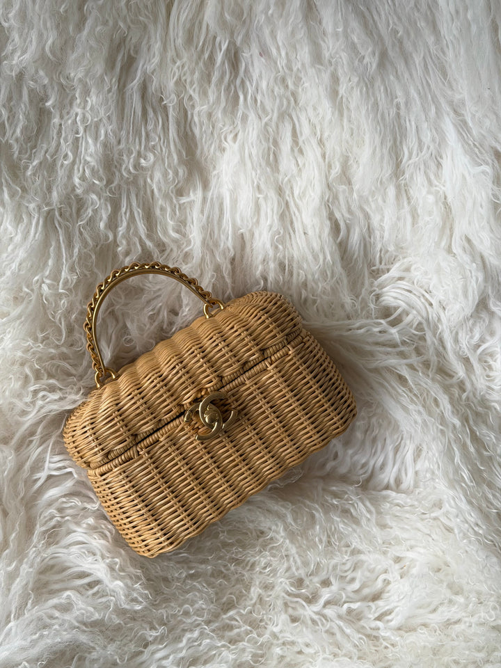 Chanel Cruise 2025/26 Braided Rattan Vanity Case