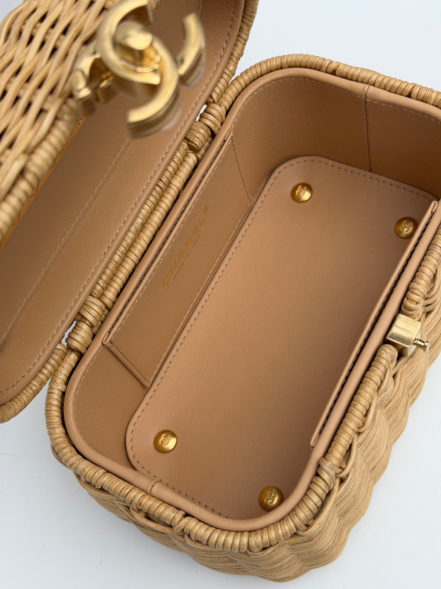 Chanel Cruise 2025/26 Braided Rattan Vanity Case