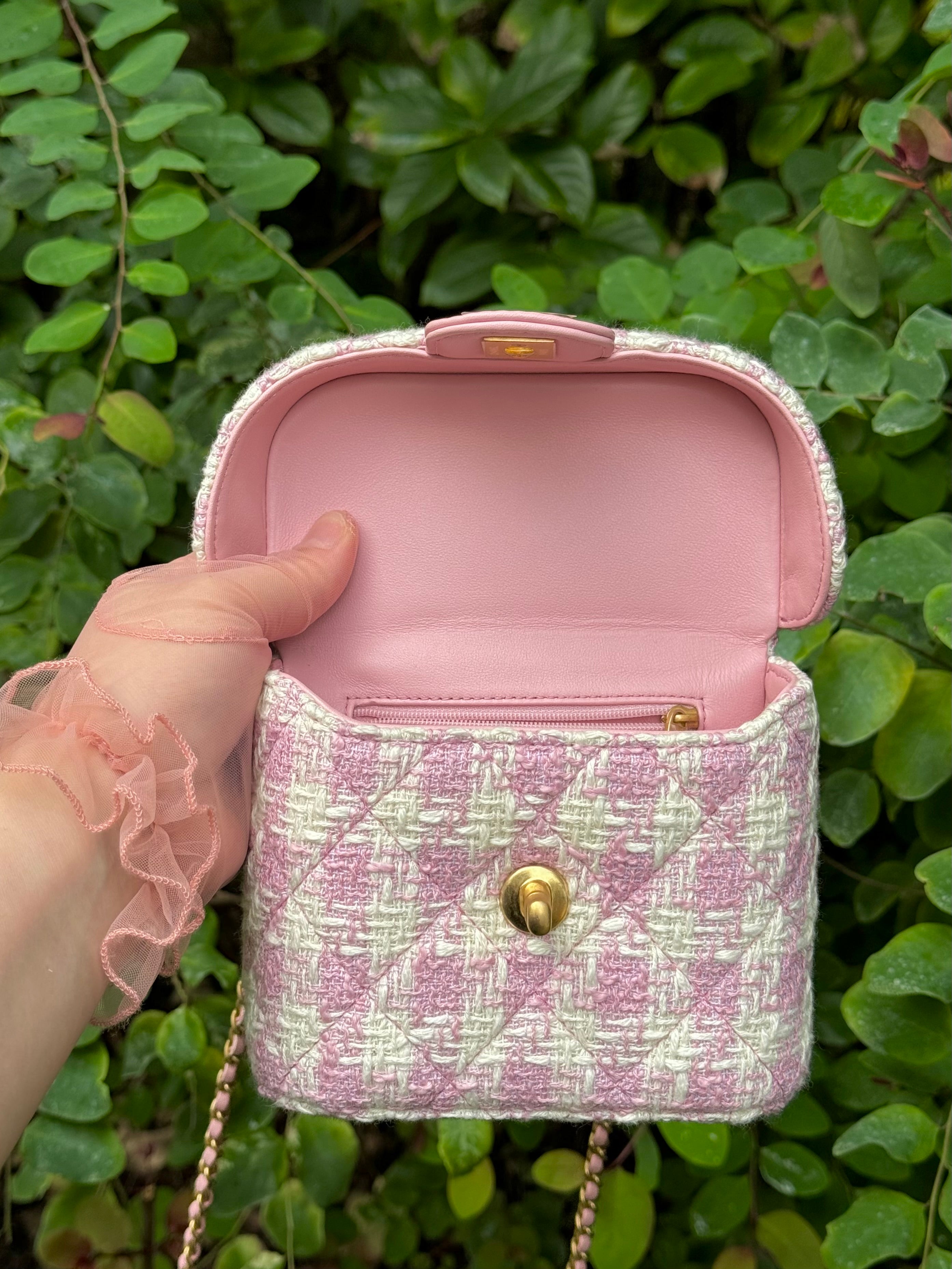 Chanel Pink Ecru Tweed Handle Crush Small Vanity Case – Its A Luv