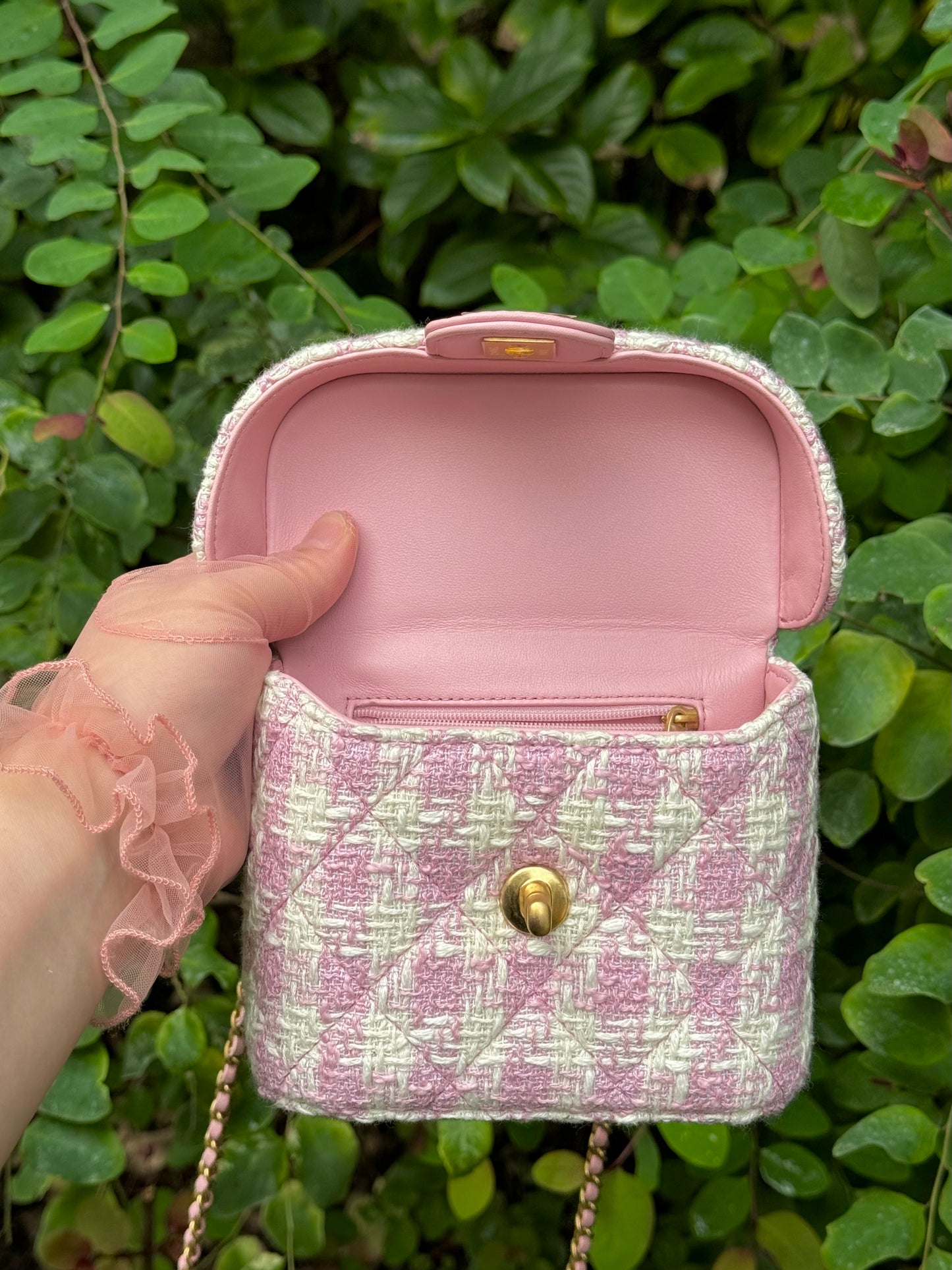 Chanel Pink Ecru Tweed Handle Crush Small Vanity Case