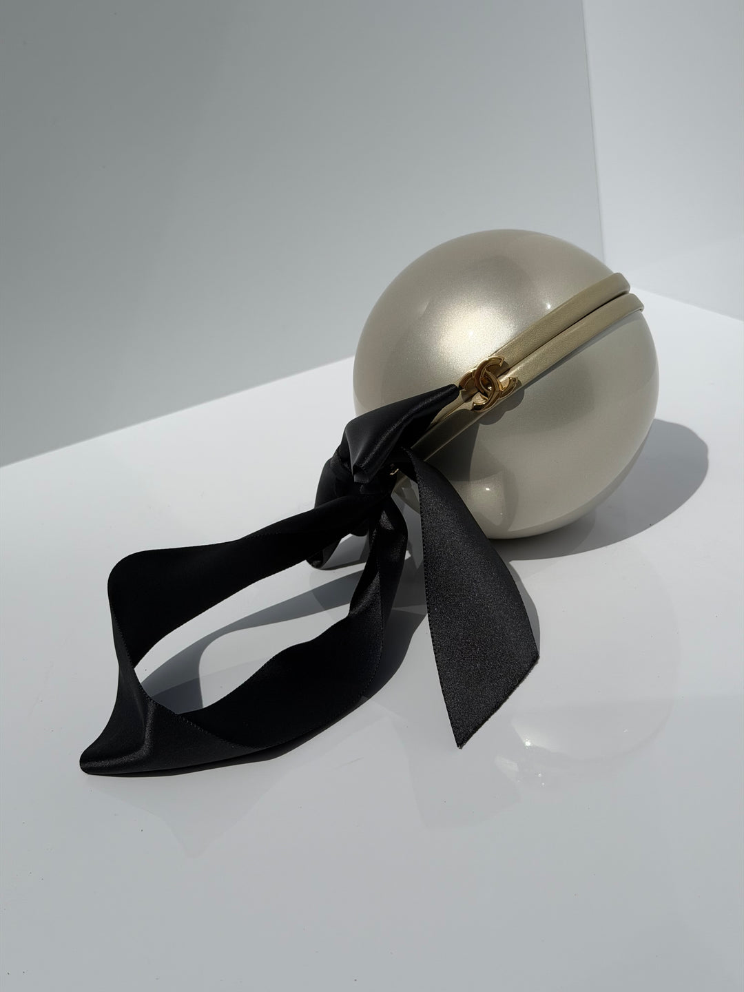 Chanel Runway Pearl Clutch Champagne Gold Lucite Black Ribbon Gold Hardware 2005