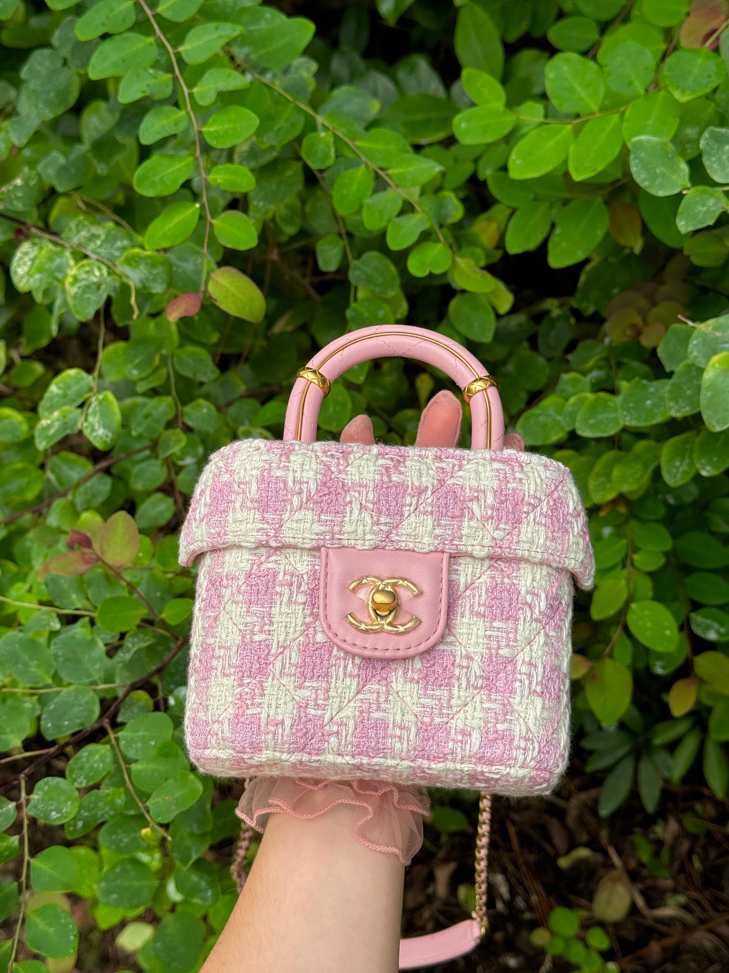 Chanel Pink Ecru Tweed Handle Crush Small Vanity Case