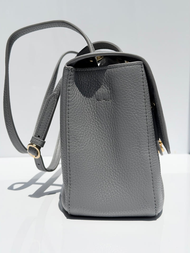 Chanel Maxi Flap Bag Grey Grained Calfskin Gold Tone Hardware Métiers D’Art 2026