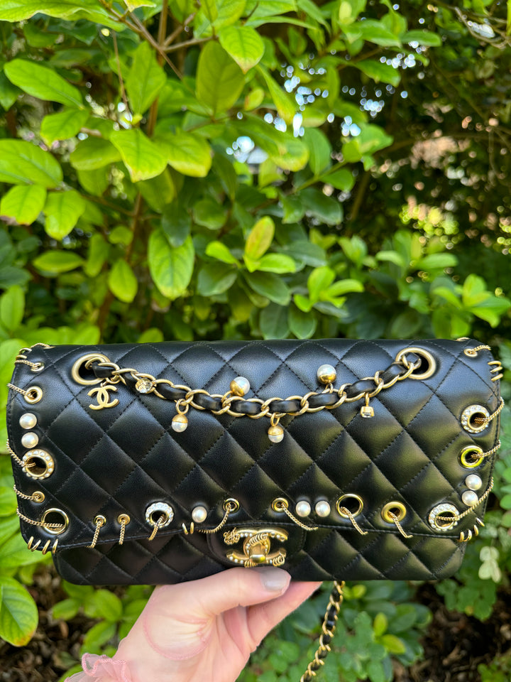 CHANEL 2019 PIERCING CHARMS BLACK MEDIUM CLASSIC DOUBLE FLAP BAG
