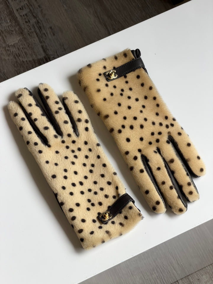 Chanel Beige & Black Spotted Lambskin Gloves with CC Turnlock Detail Gold Hardware Métiers d’Art 2026