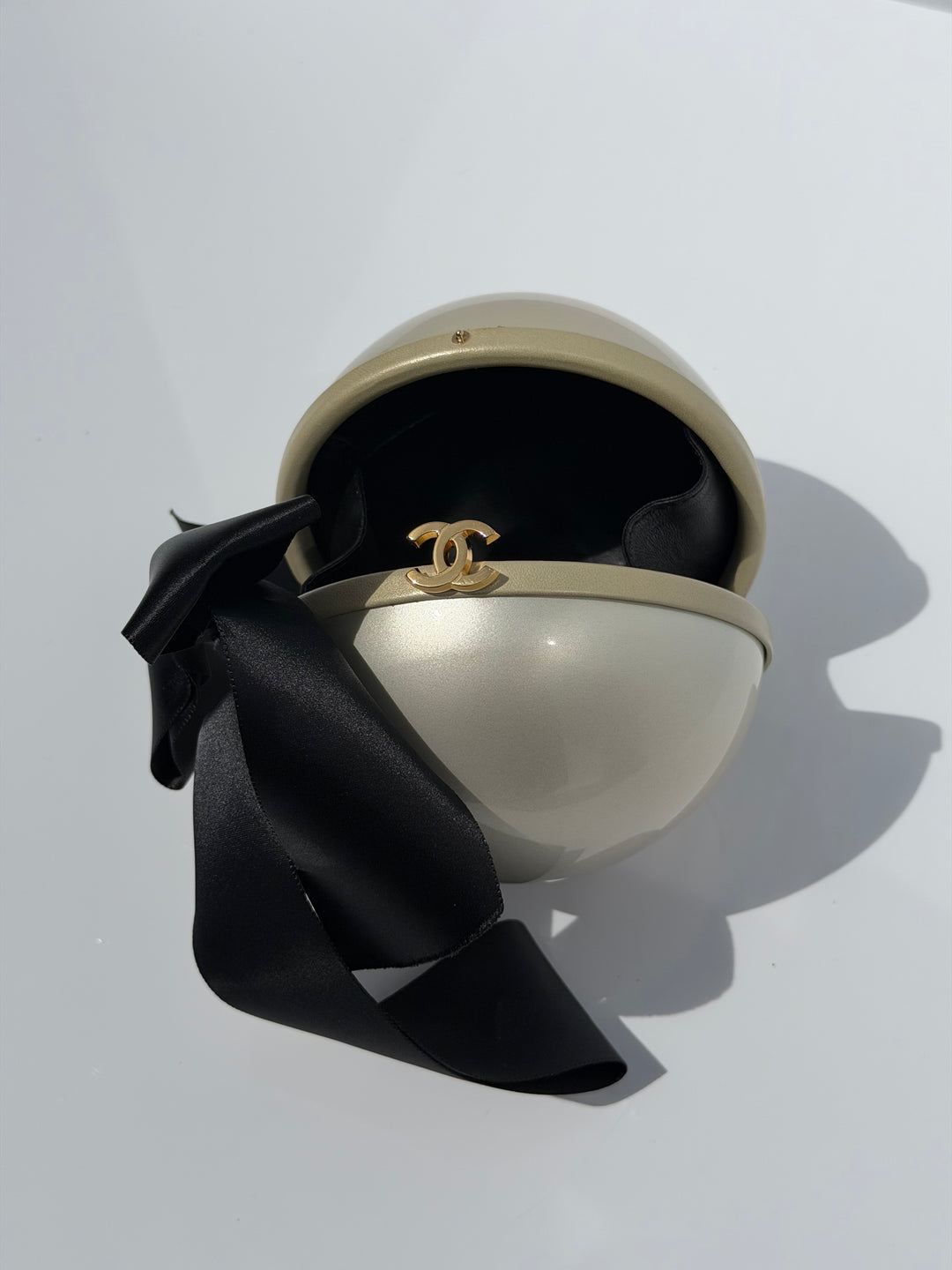 Chanel Runway Pearl Clutch Champagne Gold Lucite Black Ribbon Gold Hardware 2005