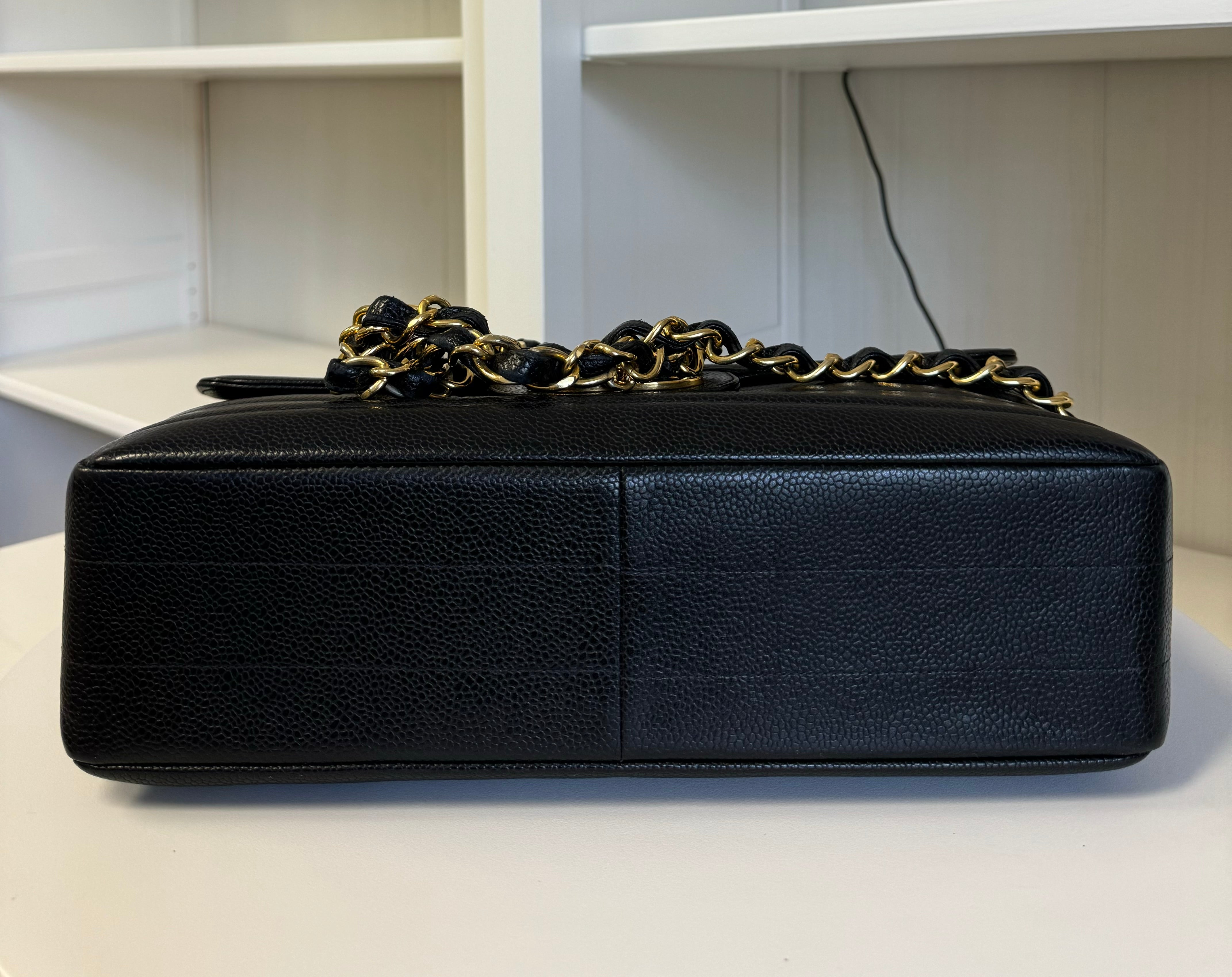 RARE CHANEL 1996 VINTAGE Caviar BLACK HORIZONTAL JUMBO CLASSIC