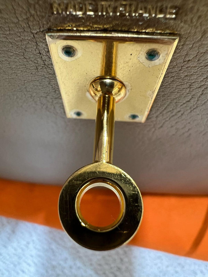 Hermes Limited Edition Bronze Chèvre Metallic Kelly 25 Sellier