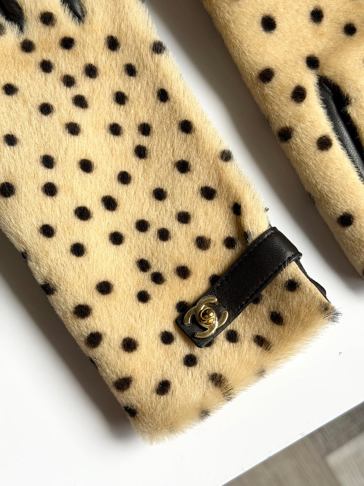 Chanel Beige & Black Spotted Lambskin Gloves with CC Turnlock Detail Gold Hardware Métiers d’Art 2026