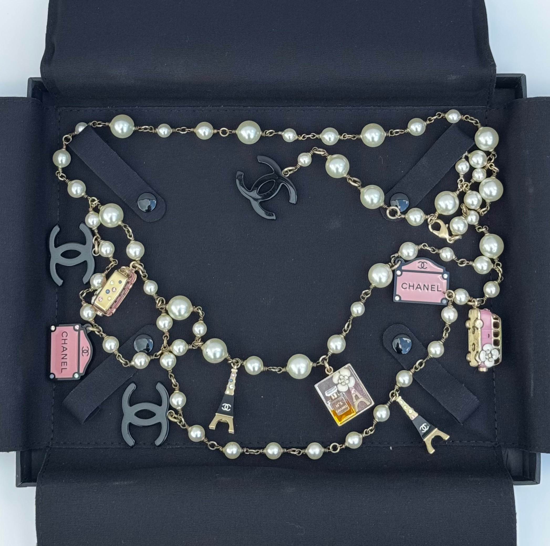 Chanel 1995 Iconic “Devil Wears Prada” Charm Belt – Its A Luv Story