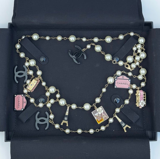 Chanel 1995 Iconic “Devil Wears Prada” Charm Belt