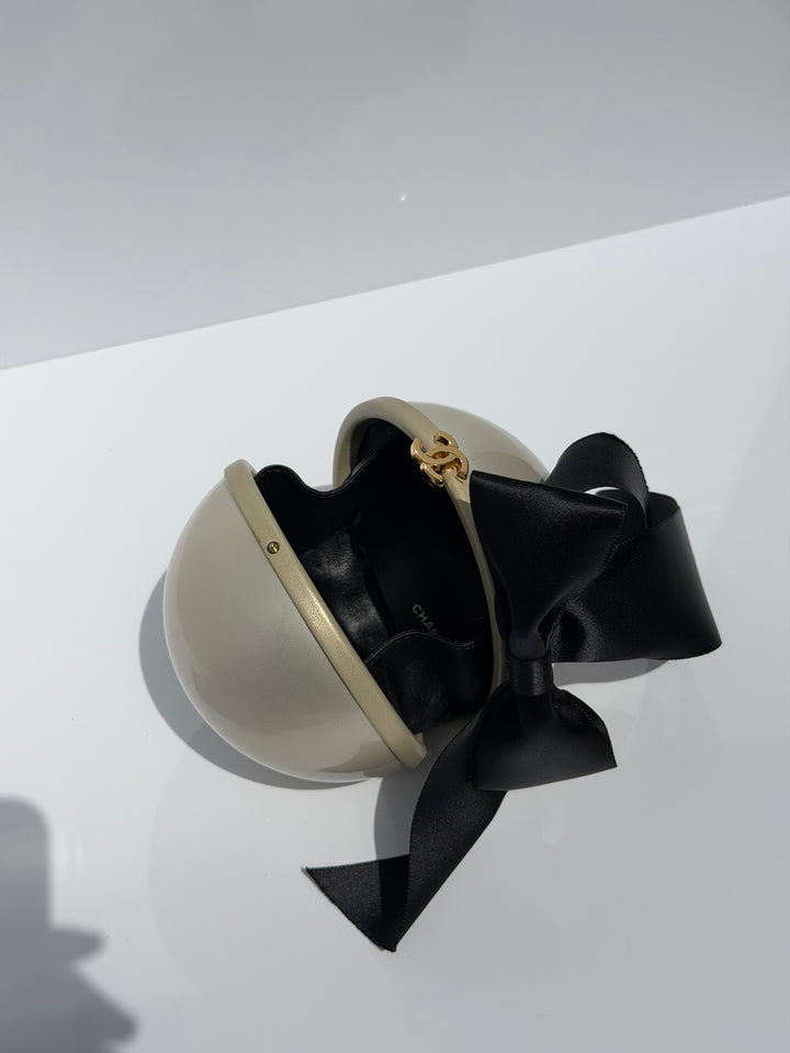 Chanel Runway Pearl Clutch Champagne Gold Lucite Black Ribbon Gold Hardware 2005