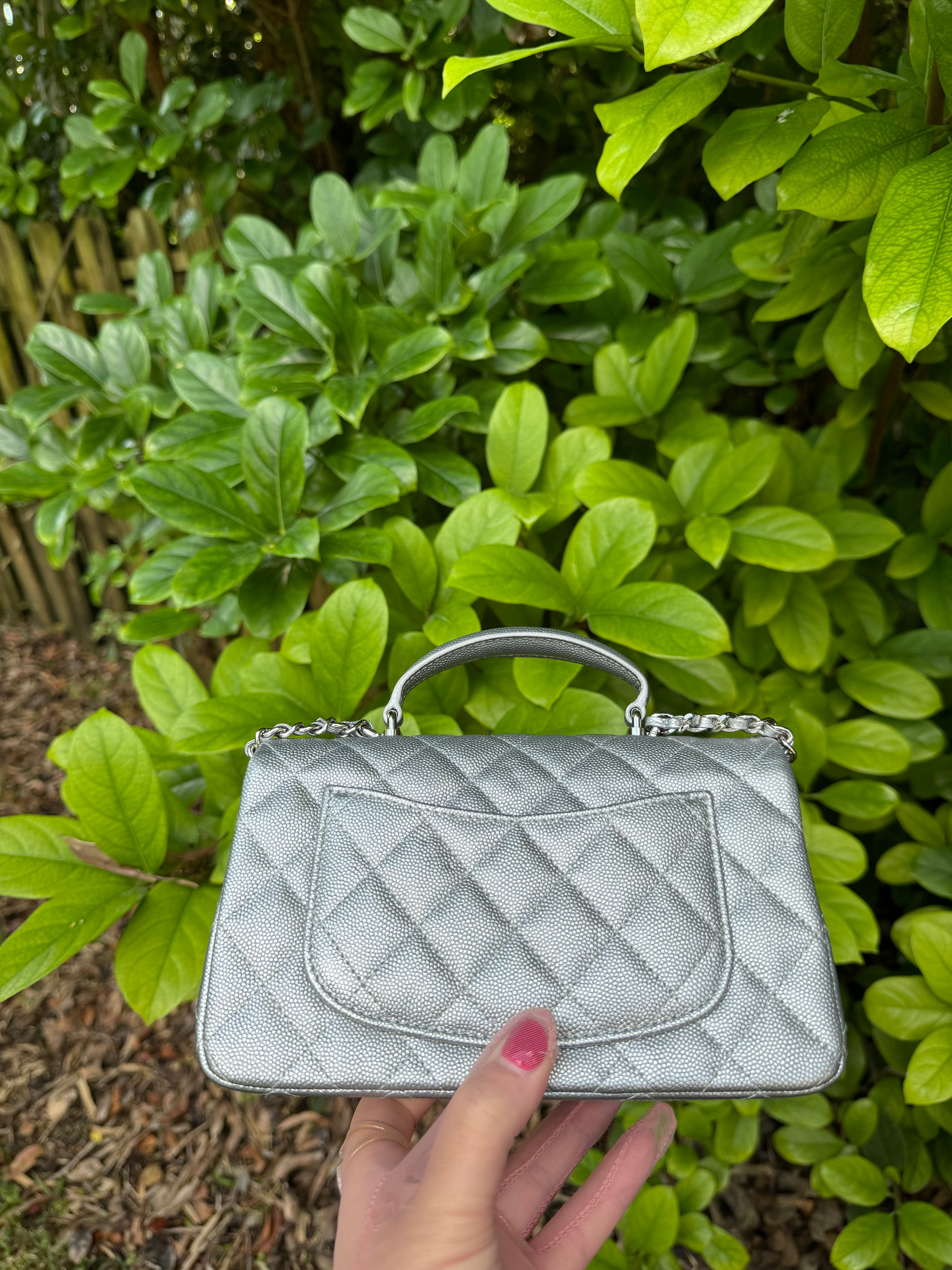 シルバー　
タイニーCHシルバー925　クロスチャーム with パヴェ Chanel 21S Mini Metallic Silver Caviar Top Handle – Its A Luv Story