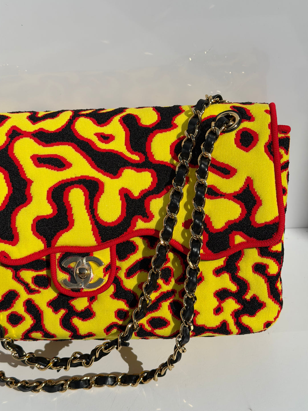Chanel Maxi Runway Flap Bag in Yellow, Red & Black Mixed Fibers Gold Hardware Métiers d’Art 2026