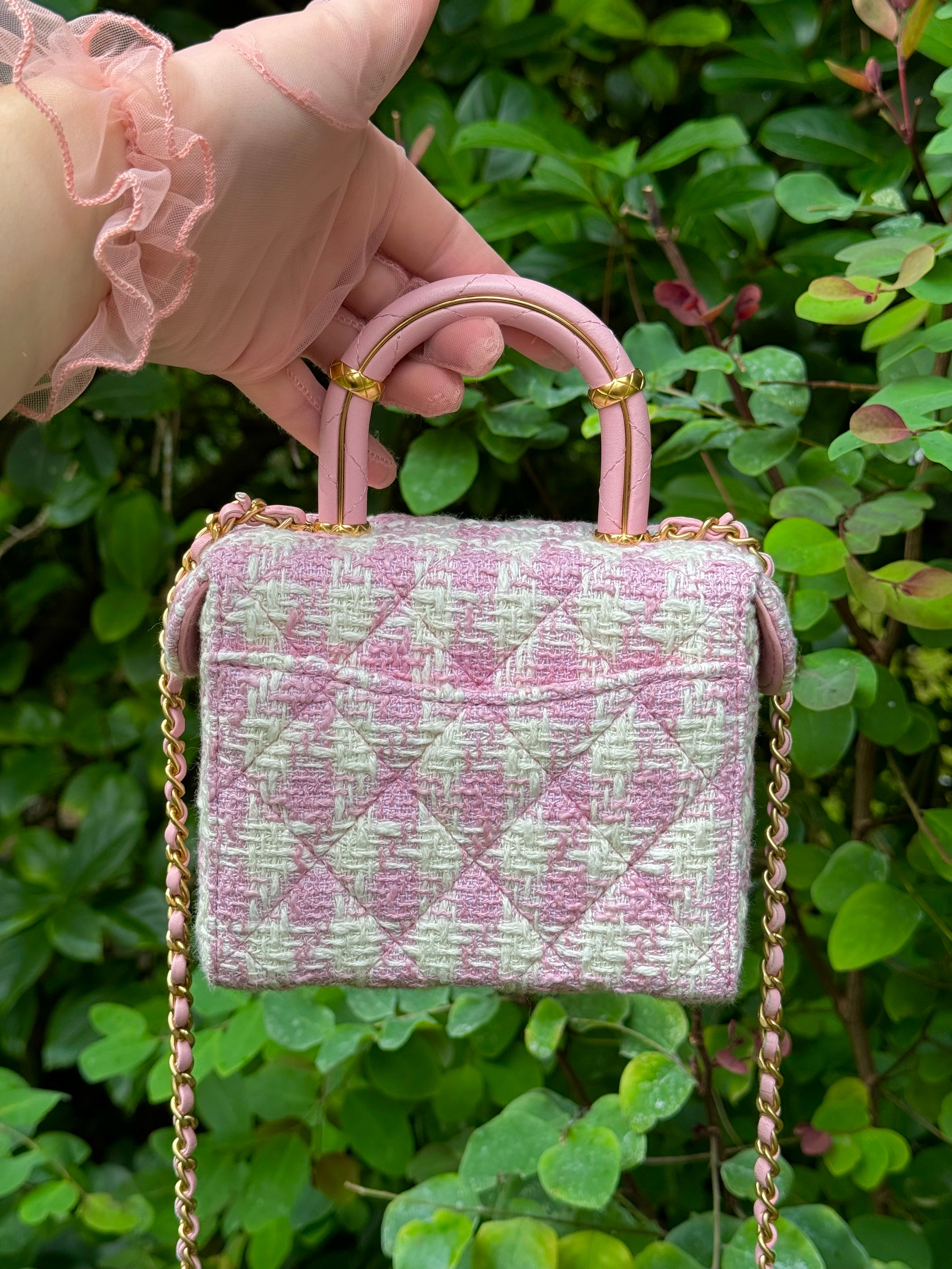 Chanel Pink Ecru Tweed Handle Crush Small Vanity Case – Its A Luv