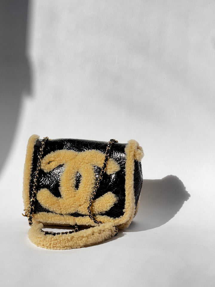 Chanel Black Shiny Crumpled Sheepskin and Shearling Mania Flap