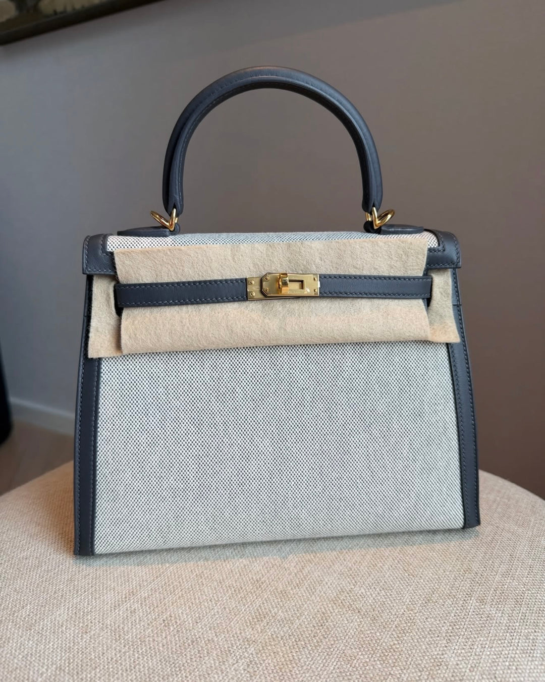 Hermès Limited Edition Ardoise Swift and Ecru Toile Kelly 25 Sellier Gold Hardware 2025