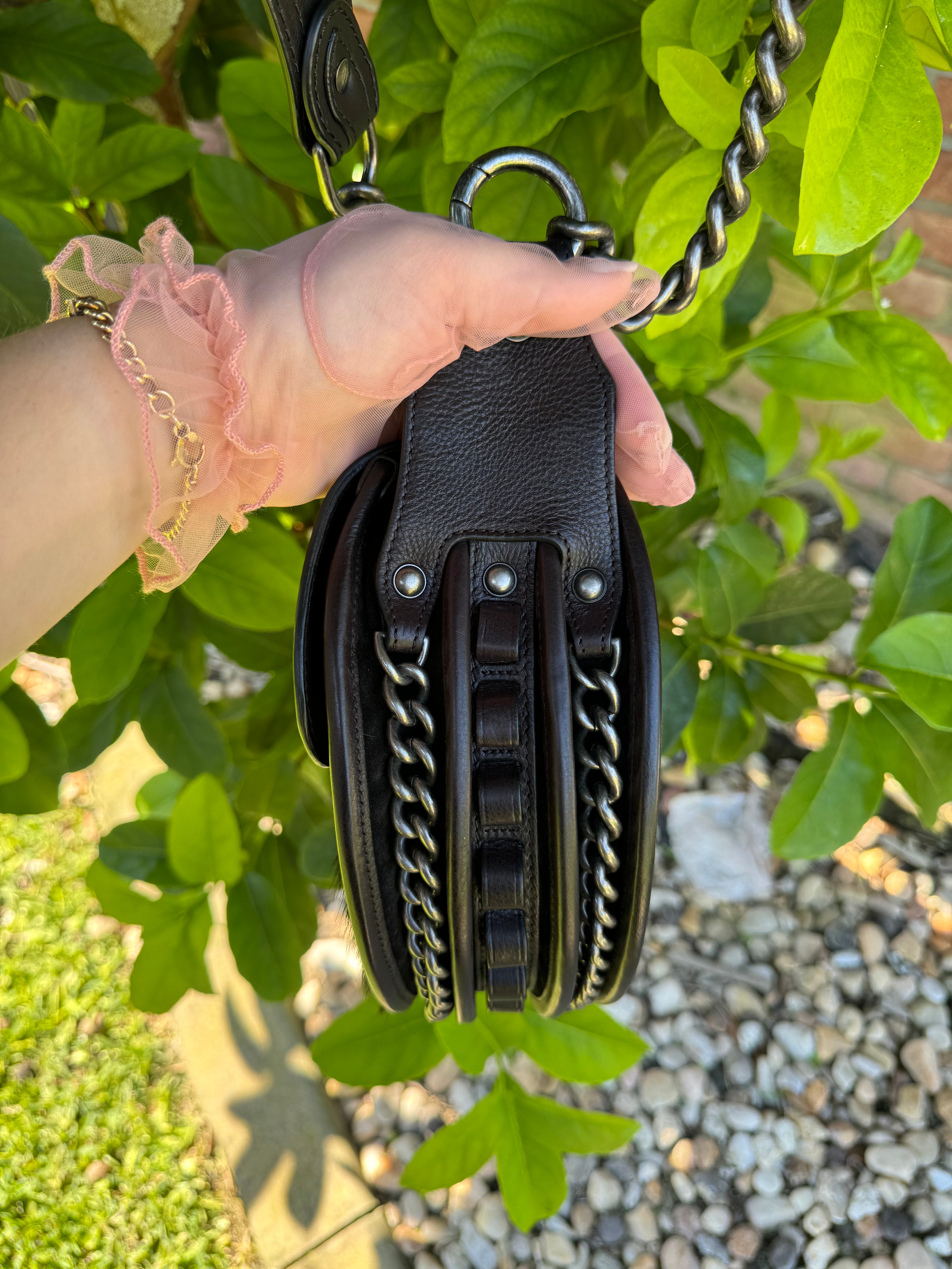 CHANEL テリークロス×パーフォレーテッドレザー（パンチングレザー）ライン CHANEL BLACK DISTRESSED QUILTED LADY BRAID FLAP TOTE BAG – RDB