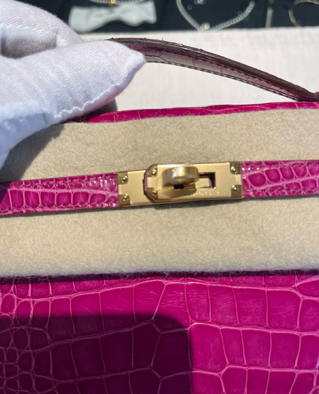 Hermes Rose Scheherazade Alligator Kelly Pochette