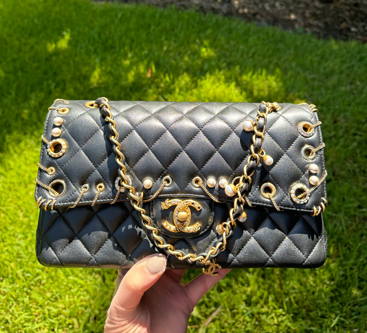 CHANEL 2019 PIERCING CHARMS BLACK MEDIUM CLASSIC DOUBLE FLAP BAG