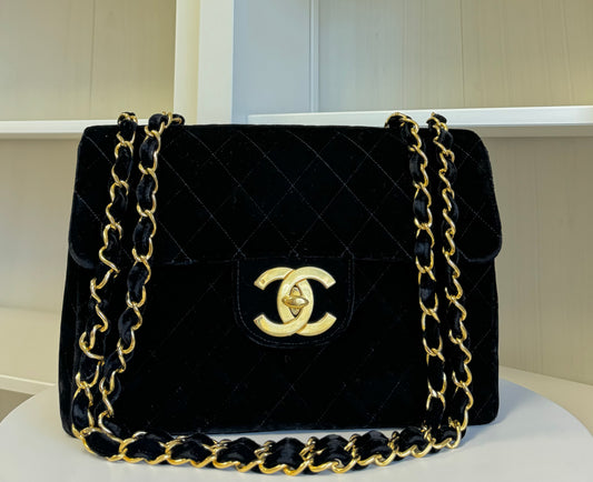 CHANEL 1995 VINTAGE BLACK VELVET JUMBO CLASSIC FLAP