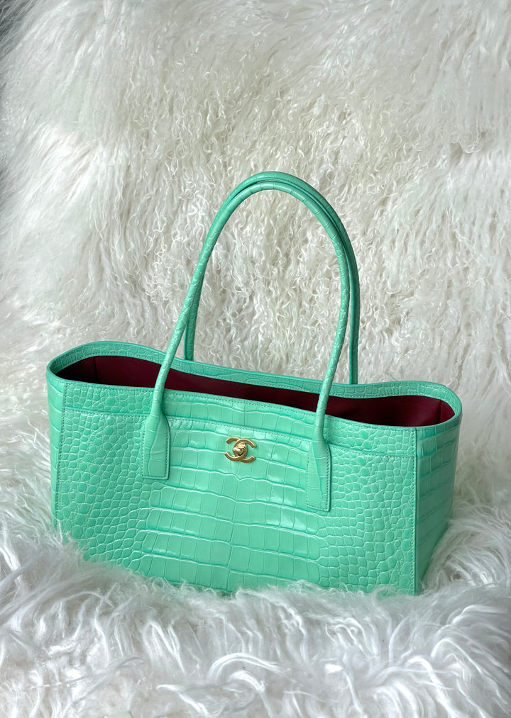 Chanel Small Shopping Bag Crocodile Embossed Calfskin Green 2026