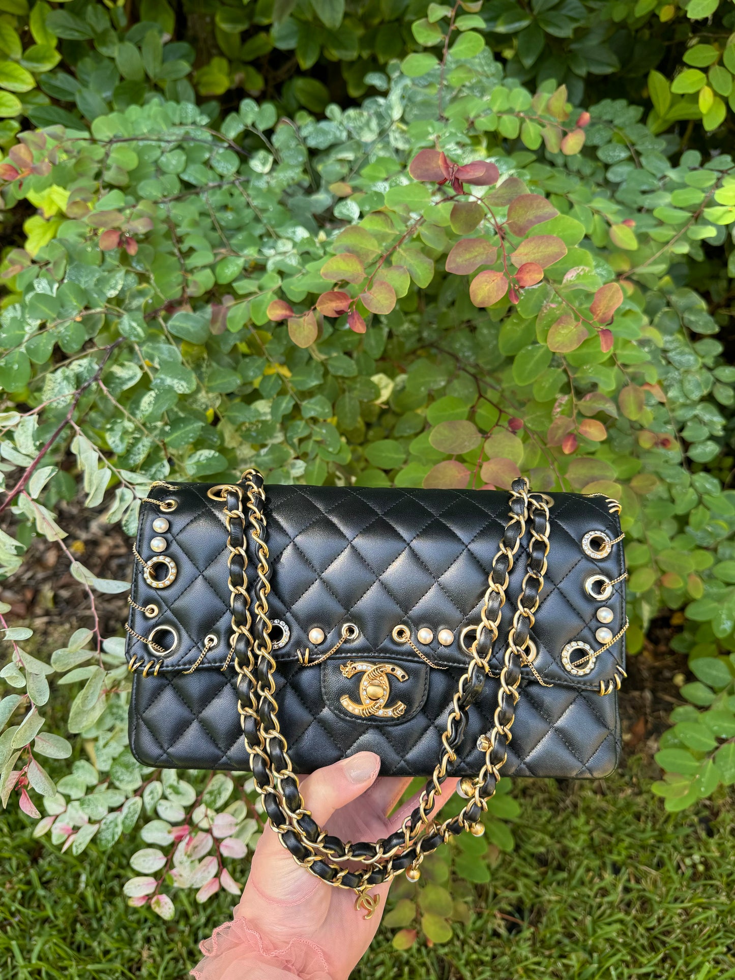 CHANEL 2019 PIERCING CHARMS BLACK MEDIUM CLASSIC DOUBLE FLAP BAG