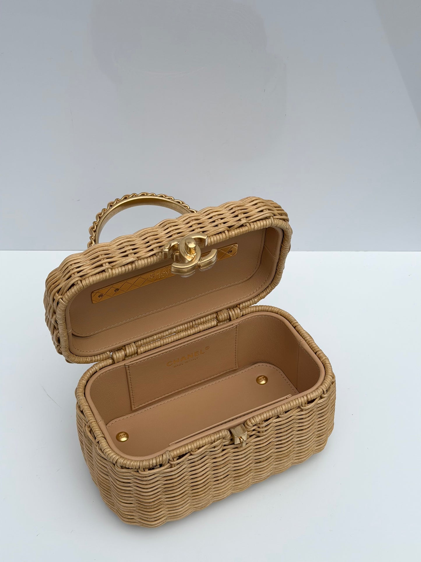 Chanel Cruise 2025/26 Braided Rattan Vanity Case