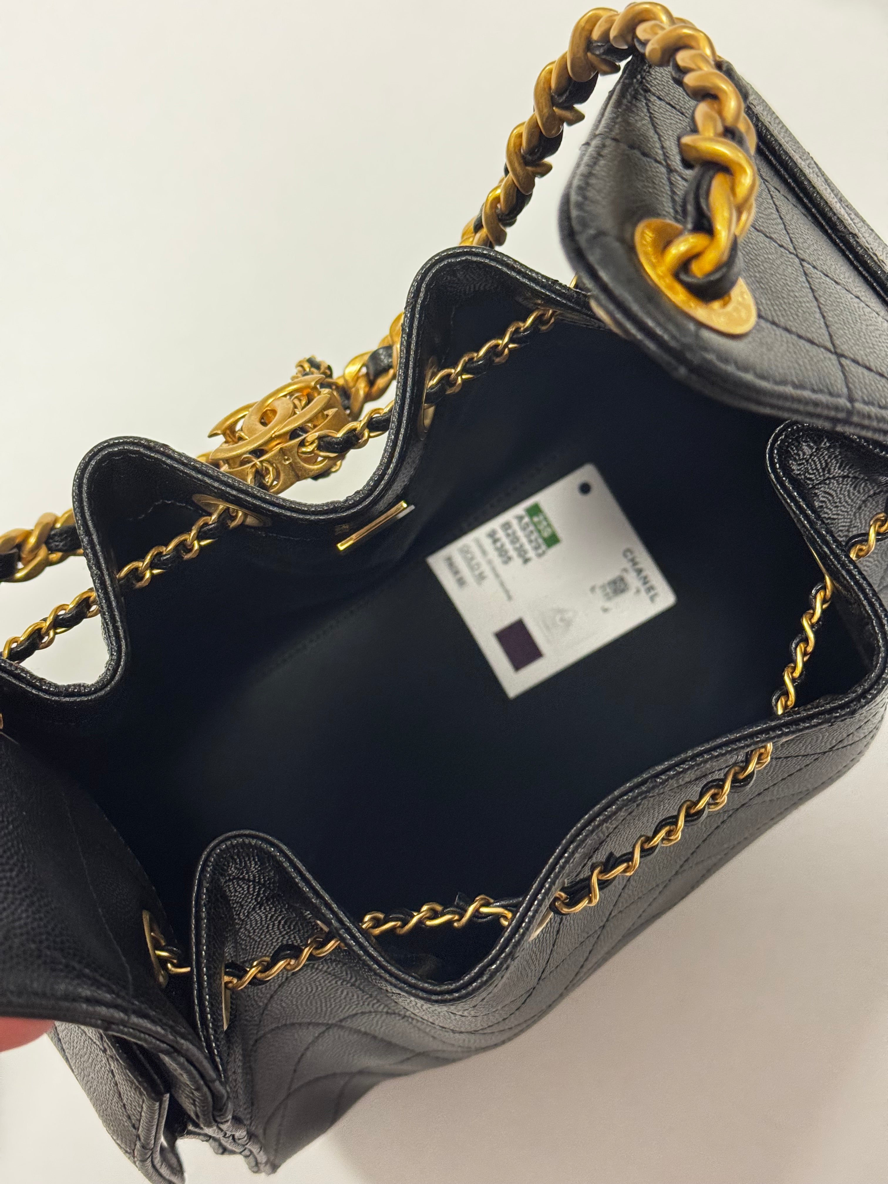 CHANEL ノベルティブラック バケットバッグ Chanel 25 Black Small Caviar Hobo Bag – Its A Luv Story