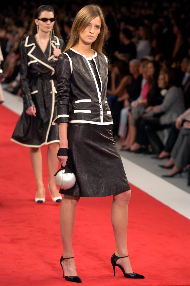 Chanel Runway Pearl Clutch Champagne Gold Lucite Black Ribbon Gold Hardware 2005