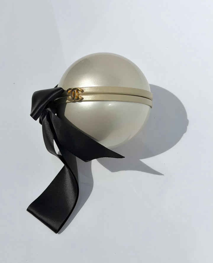 Chanel Runway Pearl Clutch Champagne Gold Lucite Black Ribbon Gold Hardware 2005