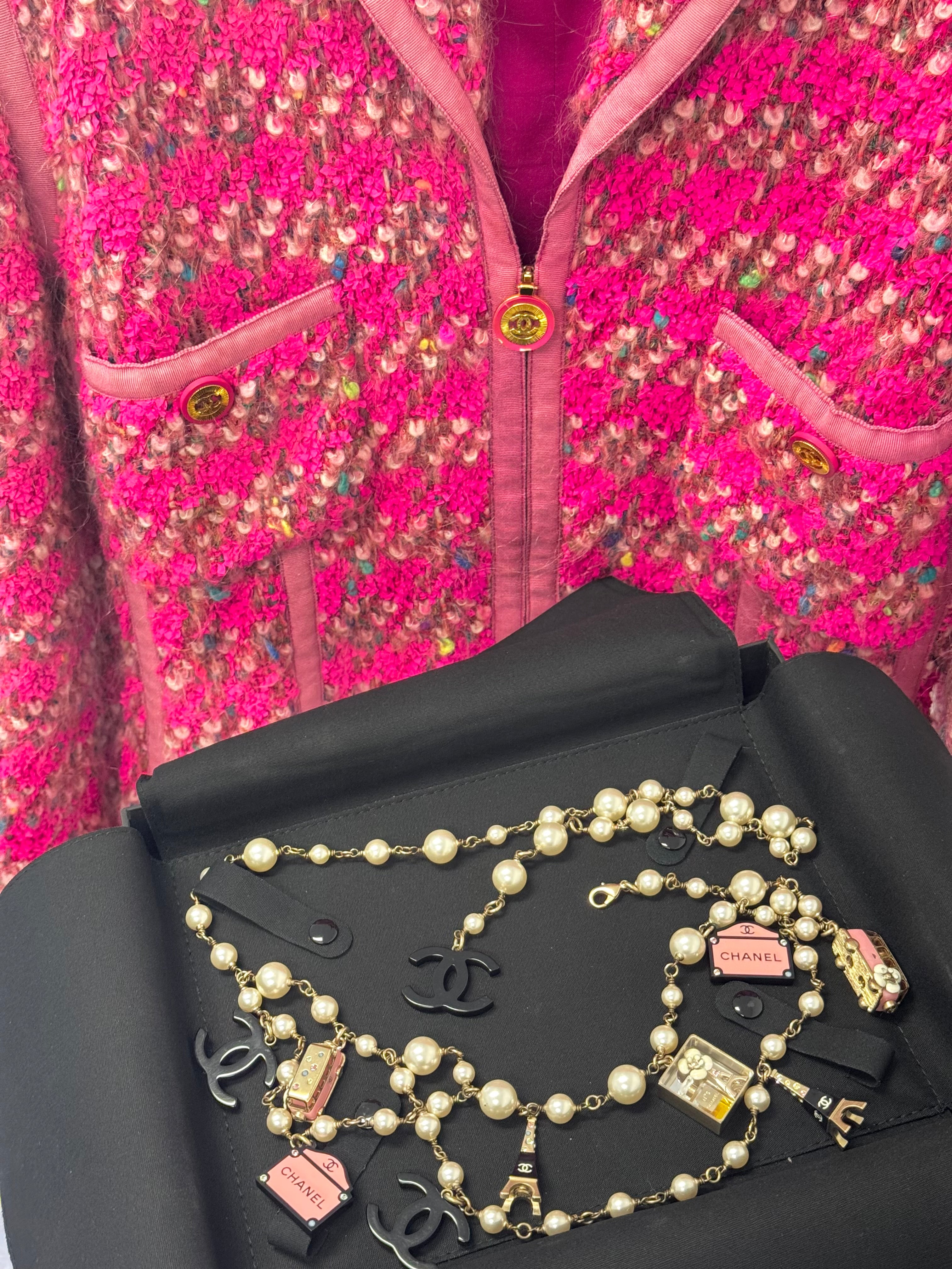 Chanel 1995 Iconic “Devil Wears Prada” Charm Belt – Its A Luv Story