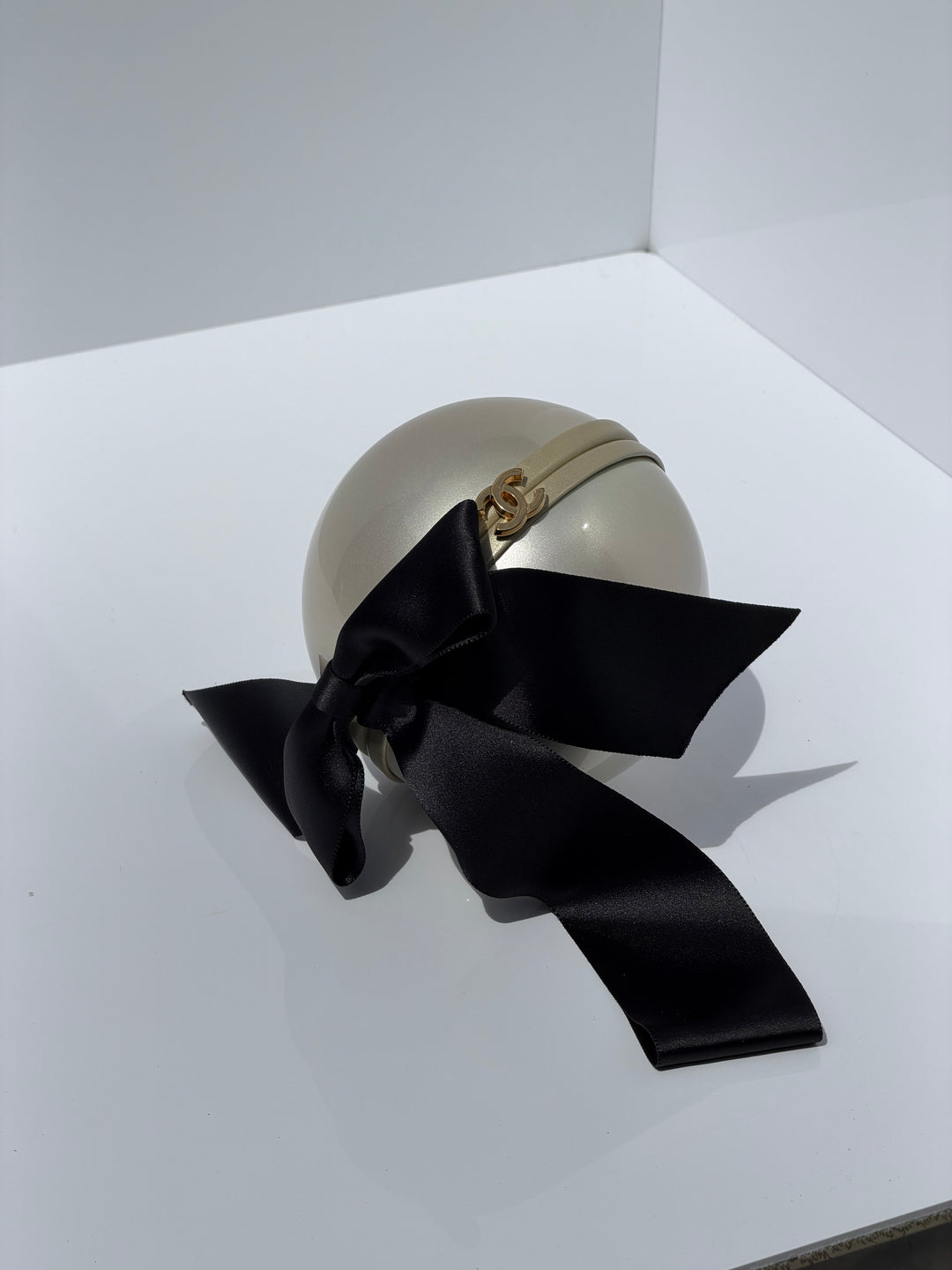 Chanel Runway Pearl Clutch Champagne Gold Lucite Black Ribbon Gold Hardware 2005