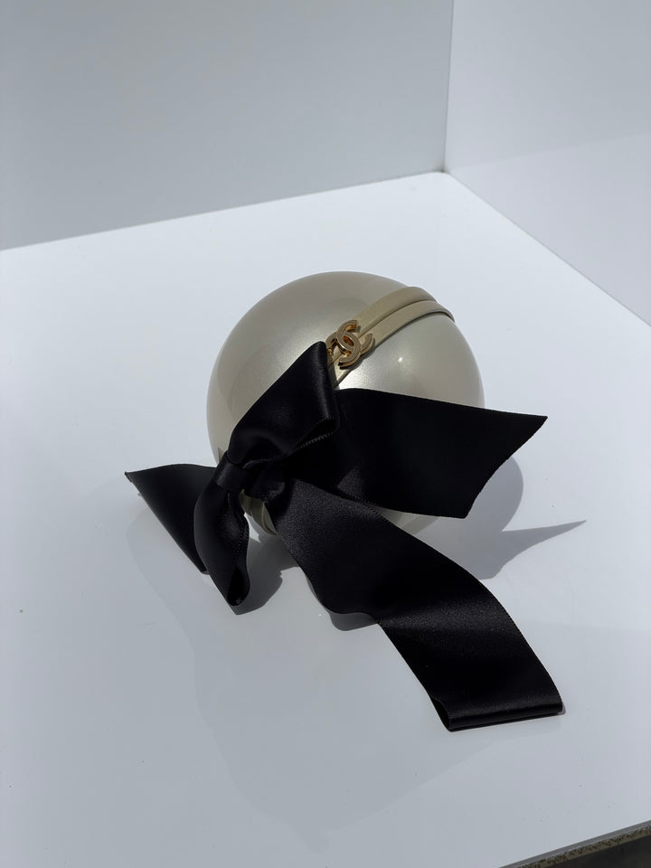 Chanel Runway Pearl Clutch Champagne Gold Lucite Black Ribbon Gold Hardware 2005