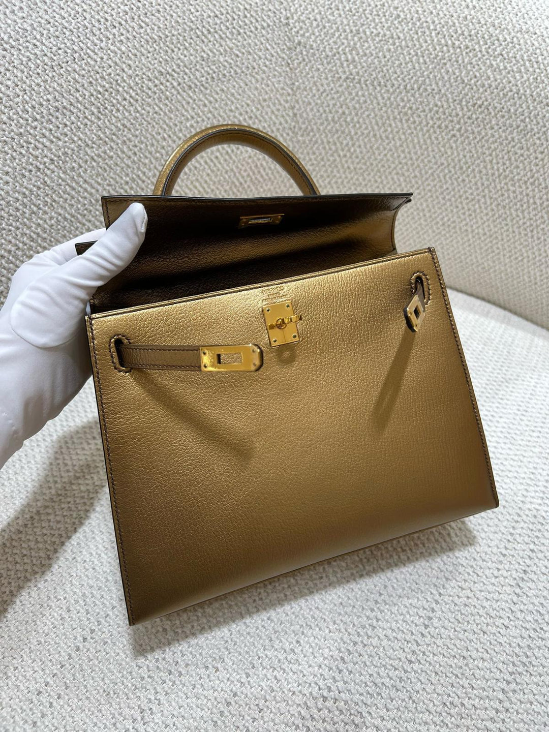Hermes Limited Edition Bronze Chèvre Metallic Kelly 25 Sellier
