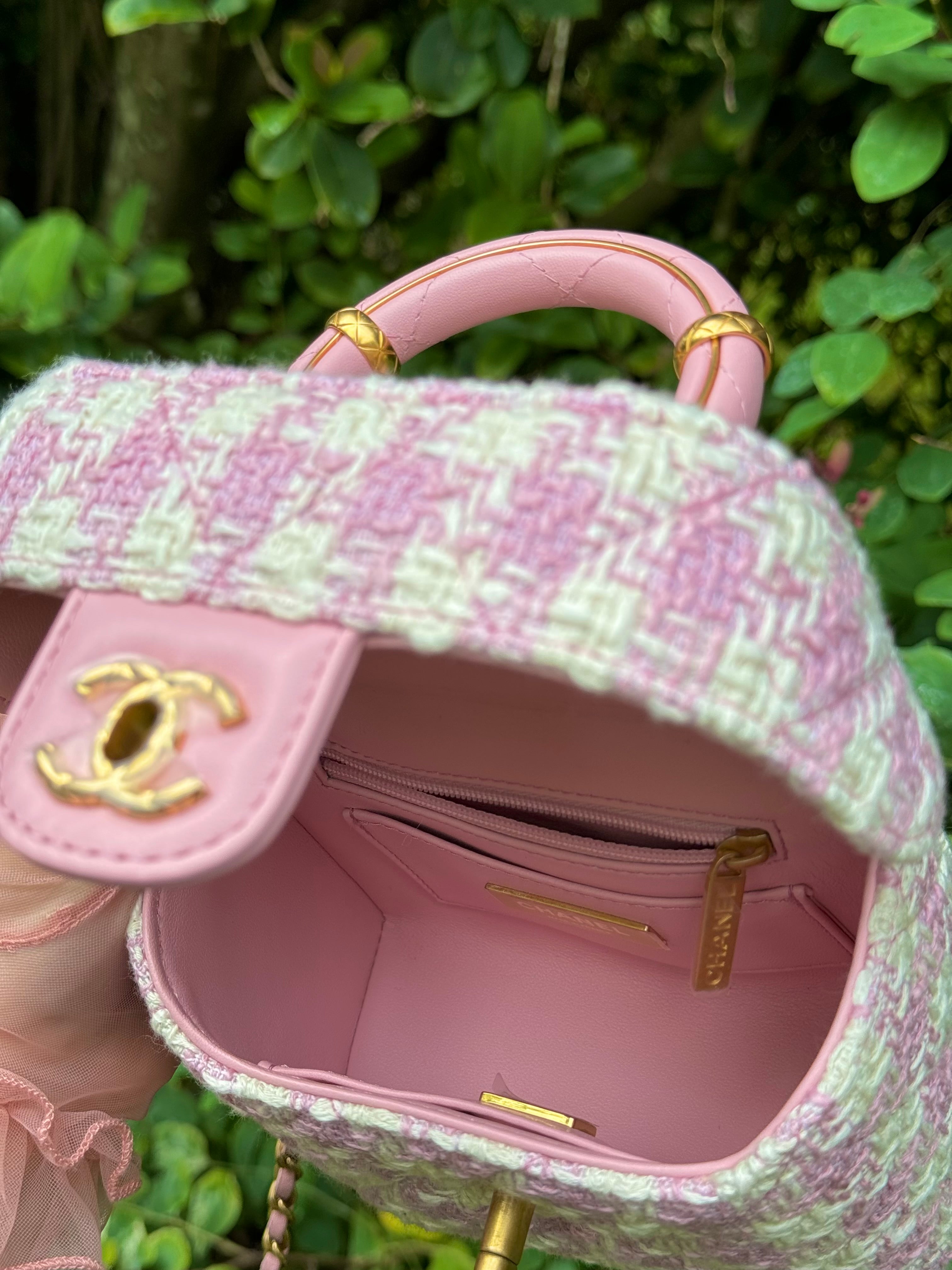 Chanel Pink Ecru Tweed Handle Crush Small Vanity Case – Its A Luv